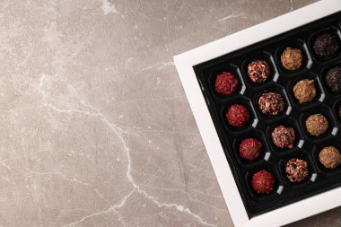 Şekerli ve dokulu arkaplanlı çikolata kavramı