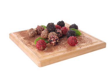 Beyaz arka planda izole edilmiş çikolatalı şeker kavramı