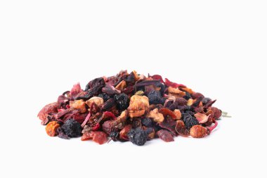 Kuru meyve çayı beyaz arkaplanda izole edilmiş.