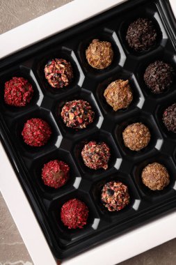 Şekerli ve dokulu arkaplanlı çikolata kavramı