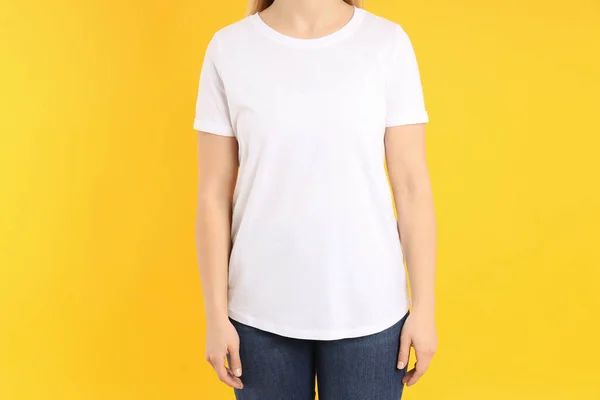 Woman Blank White Shirt Yellow Background — Stock Photo, Image