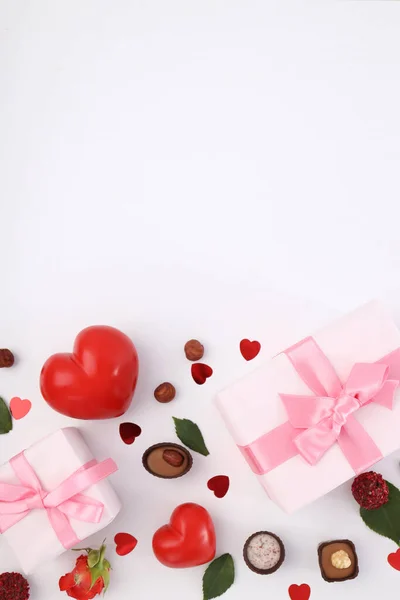 Composizione Flat Lay Con Accessori San Valentino Sfondo Bianco — Foto Stock