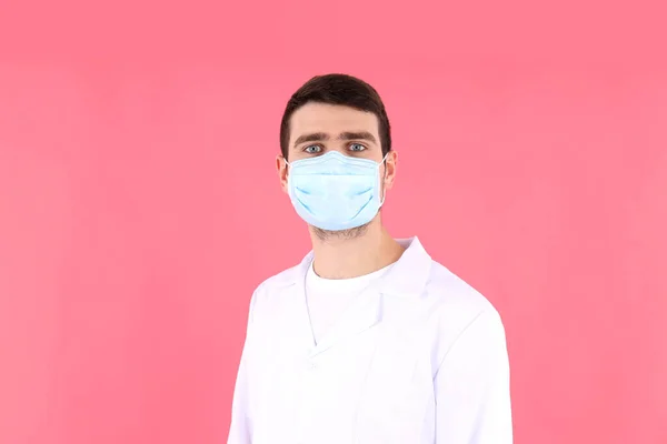 Doctor Stagiair Masker Roze Achtergrond — Stockfoto