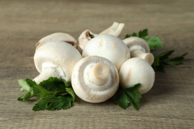 Tahtada şampiyon olan lezzetli yemek kavramı.