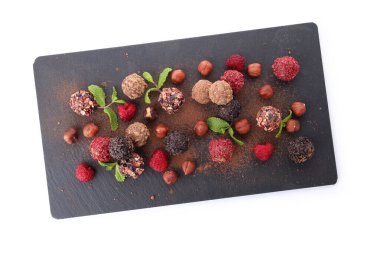 Beyaz arka planda izole edilmiş çikolatalı şeker kavramı