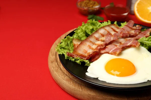 Концепция Вкусного Завтрака Красном Фоне — стоковое фото