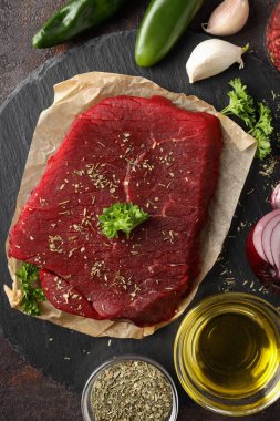 Çiğ biftekle pişirme kavramı, üst manzara.