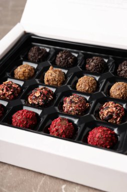 Şekerli ve dokulu arkaplanlı çikolata kavramı