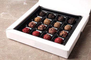 Şekerli ve dokulu arkaplanlı çikolata kavramı