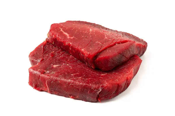 白い背景に分離された生の牛肉ステーキ — ストック写真