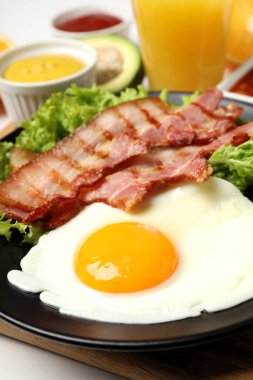 Lezzetli kahvaltı kavramı, yakın çekim ve seçici odaklanma