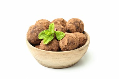 Beyaz arka planda izole edilmiş trüf mantarlı tatlılar kavramı