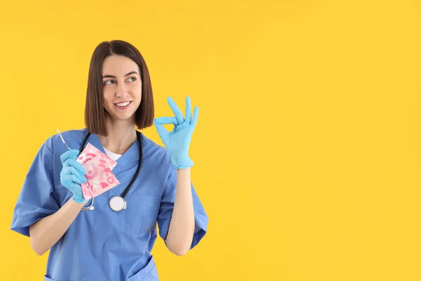 Female Trainee Nurse Pads Pregnancy Test Yellow Background — Fotografia de Stock