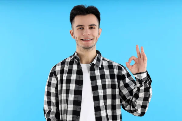 Atraente Cara Camisa Fundo Azul — Fotografia de Stock