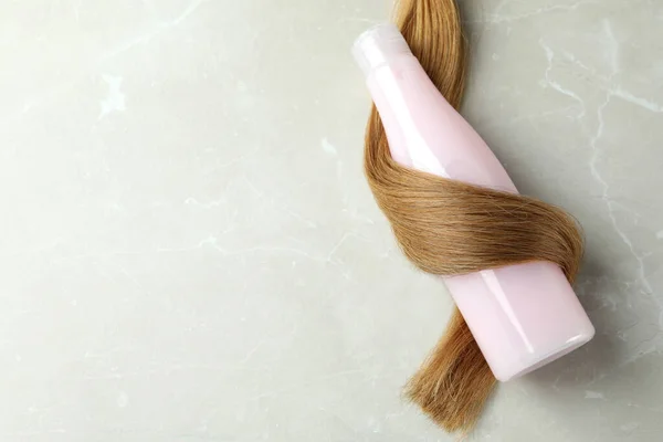 Zámek Ženských Vlasů Lahví Šampónu — Stock fotografie