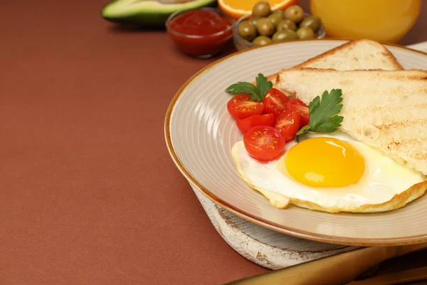 褐色背景美味早餐的概念 — 图库照片