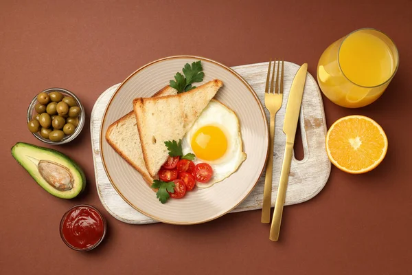 Concepto Sabroso Desayuno Sobre Fondo Marrón —  Fotos de Stock