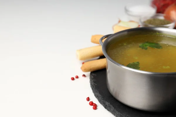 Konsep Makanan Lezat Dengan Sup Ayam Atau Kaldu Pada Latar — Stok Foto