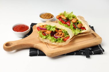 Lezzetli yemek kavramı, tavuklu pide, yakın plan.