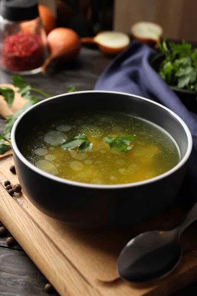 Konsep Makanan Lezat Dengan Sup Ayam Atau Kaldu Atas Meja — Stok Foto