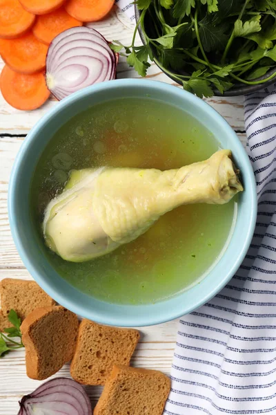 Conceito Comida Saborosa Com Sopa Frango Mesa Madeira Branca — Fotografia de Stock