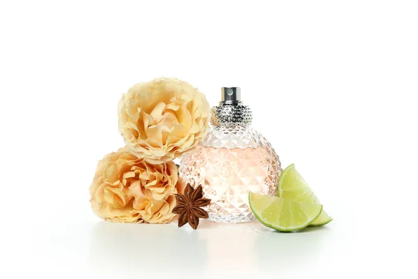 Weibliches Parfüm Und Inhaltsstoffe Isoliert Auf Weißem Hintergrund — Stockfoto