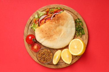 Lezzetli yemek kavramı, tavuklu pide, en iyi manzara.