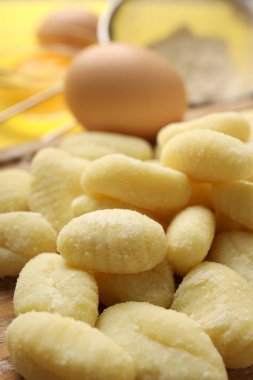Çiğ patates gnocchi ile pişirme kavramı, yakın plan.