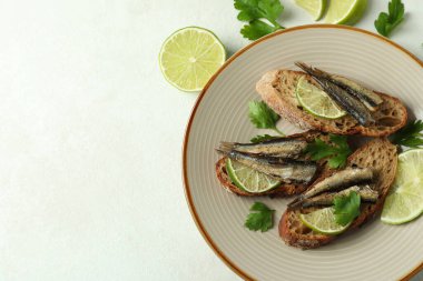Lezzetli aperatif kavramı ve lahanalı sandviç.