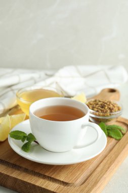 Karabuğday çayı ile sıcak içecek kavramı, seçici odaklanma