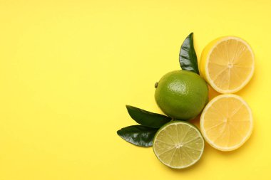 Sarı arka planda limon ve kireç yarıları