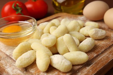 Çiğ patates gnocchi ile pişirme kavramı, yakın plan.