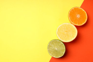 İki ton arkaplanda turunçgil meyveli lezzetli yemek kavramı