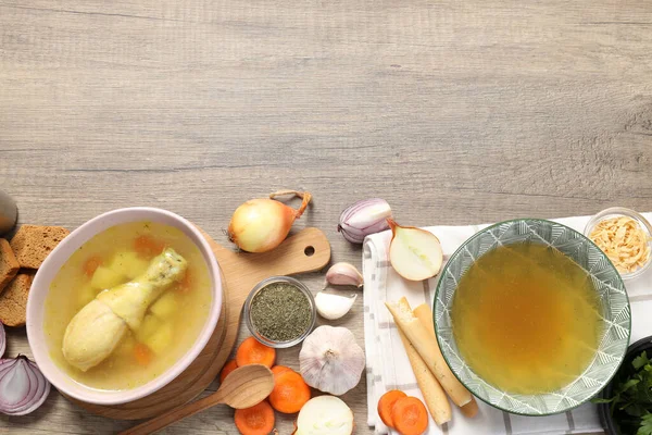 Concepto Cocinar Sopa Pollo Caldo Sobre Fondo Madera —  Fotos de Stock