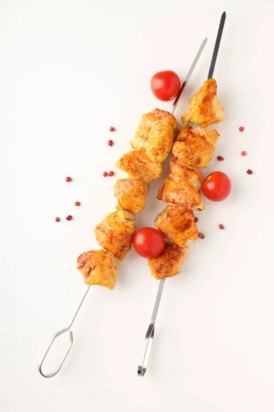 Konzept Des Leckeren Essens Mit Huhn Schaschlik Auf Weißem Hintergrund — Stockfoto