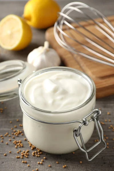 Sarımsak sosu pişirme kavramı.