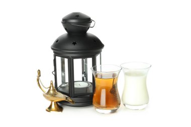 Beyaz arkaplanda izole edilmiş Ramazan Kareem kavramı