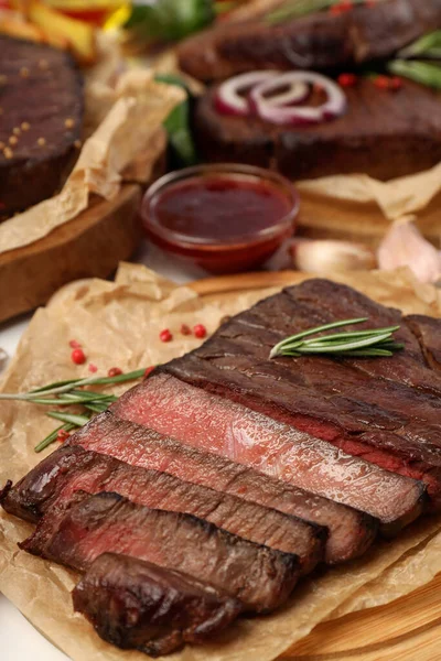 Concetto Cibo Saporito Con Bistecche Manzo Primo Piano — Foto Stock