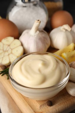 Sarımsak sosu pişirme kavramı.