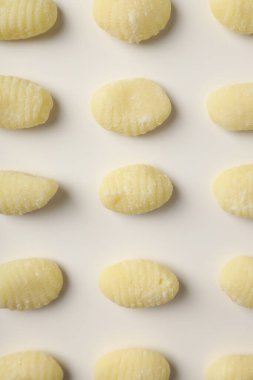 Çiğ patates gnocchi ile pişirme kavramı, yakın plan.
