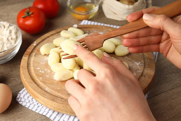 Çiğ Patates Gnocchi Ile Pişirme Kavramı Yakın Plan — Stok fotoğraf