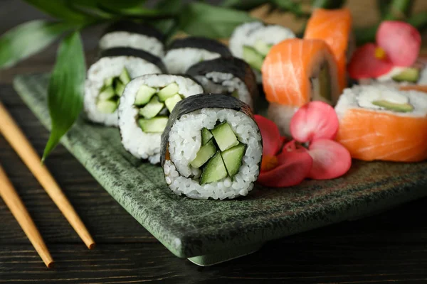 寿司とおいしい料理の概念を閉じます — ストック写真