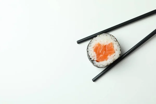 Stäbchen Mit Maki Auf Weißem Hintergrund Platz Für Text — Stockfoto