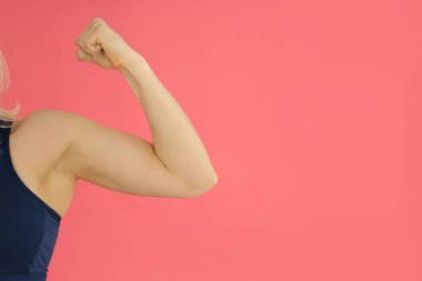 Sportif kadınlarla sağlıklı yaşam tarzı kavramı, metin için alan