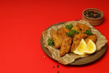 Tavuk şeritli lezzetli yemek kavramı, metin için boşluk