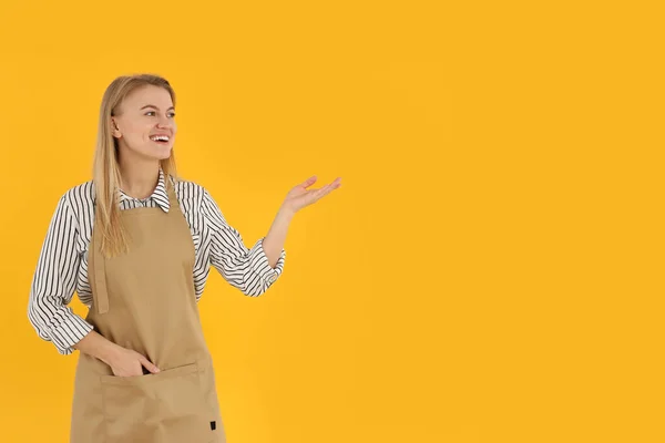 Concepto Cocina Con Mujer Joven Espacio Para Texto —  Fotos de Stock