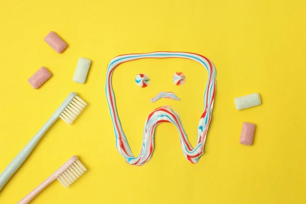 Concepto Cuidado Dental Oral Sobre Fondo Amarillo —  Fotos de Stock