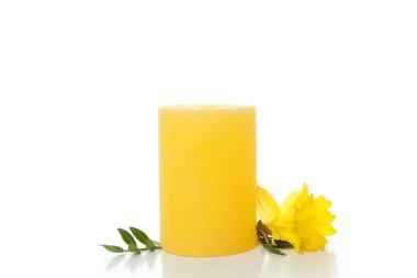 Rahatlamak için beyaz arkaplanda izole edilmiş Aroma mumu