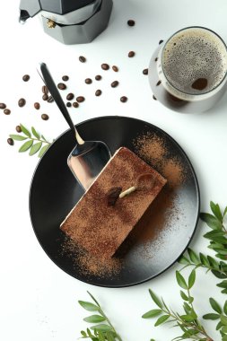 Tiramisu keki ile lezzetli tatlı kavramı, üst manzara.