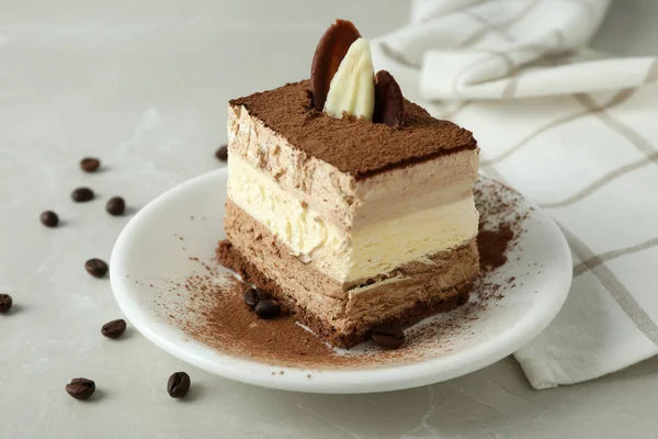 Konzept Von Leckerem Dessert Mit Tiramisu Kuchen Nahaufnahme — Stockfoto